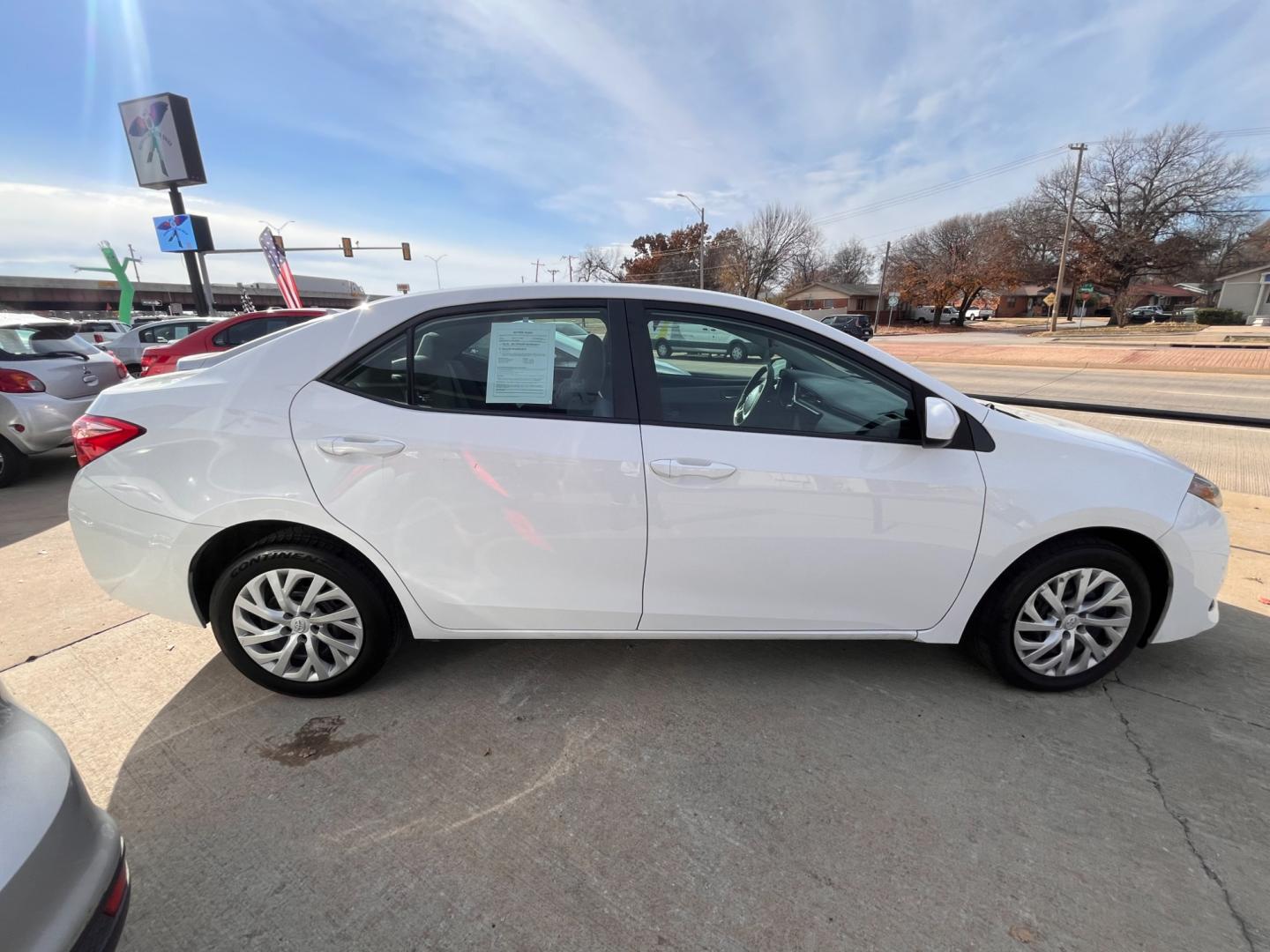 2018 WHITE TOYOTA COROLLA SE; LE; XLE; SE 6M (5YFBURHE6JP) with an 1.8L L4 DOHC 16V engine, 6M transmission, located at 8101 E. Skelly Dr., Tulsa, OK, 74129, (918) 592-3593, 36.121891, -95.888802 - Photo#3